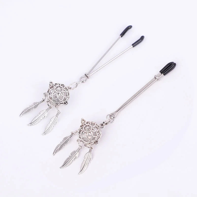 2Pcs Metal Feather Lantern Glow in the Dark Nipple Clamps